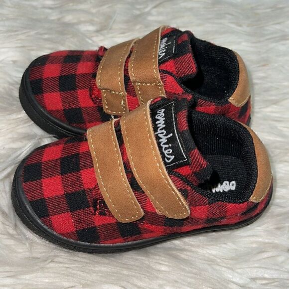 Oomphies Shoes toddler  size 6 jack red  Black plaid Holidays Winter Slip on New - Picture 2 of 7